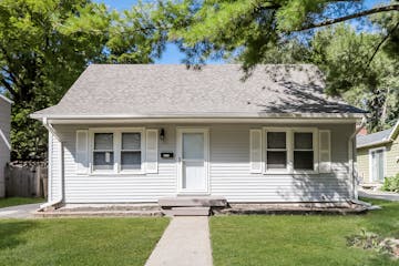 7712 Oak St Kansas City, MO 64114
